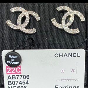 Chanel CC Earring (Free Dior Lip Glow)